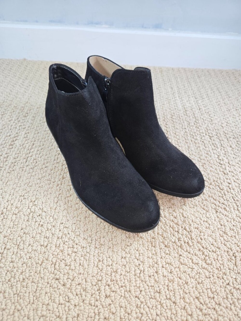 XAppeal Women’s Stewart Black Suede Zip Ankle Boots Size 7  1/2‎